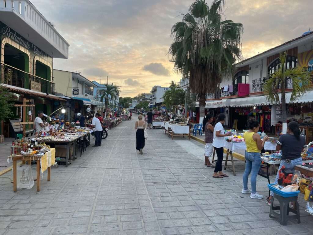 adoquin night markets puerto escondido