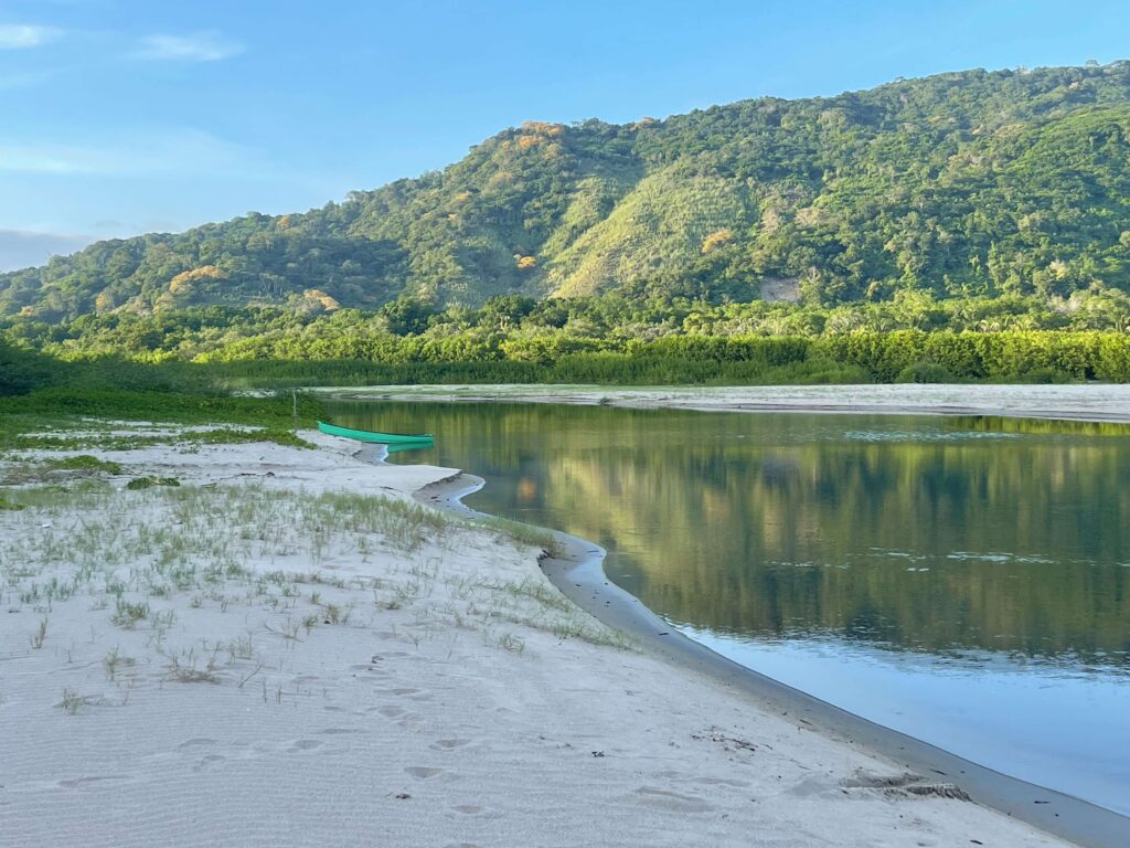 cerro hermoso lagoon